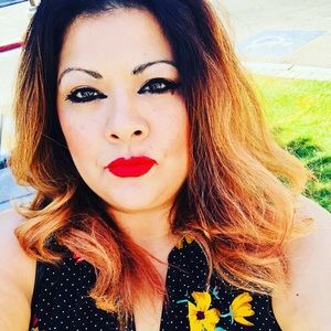 Meet your Posher, Claudia